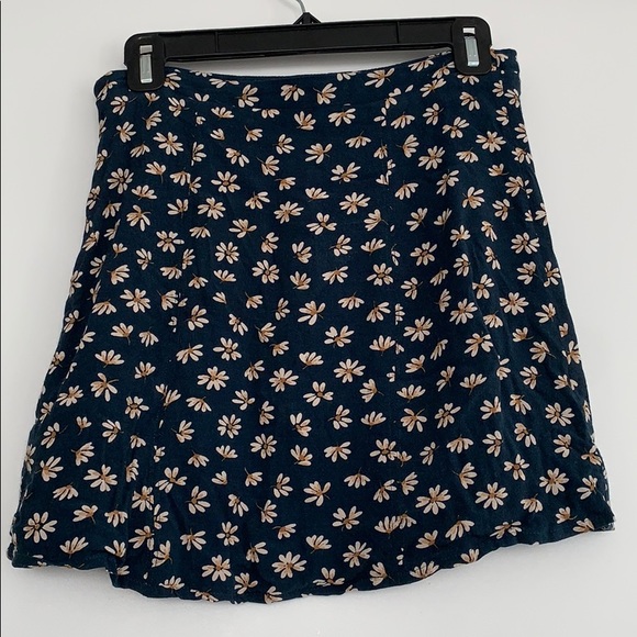 Urban outfitters daisy print mini skirt - Picture 2 of 3